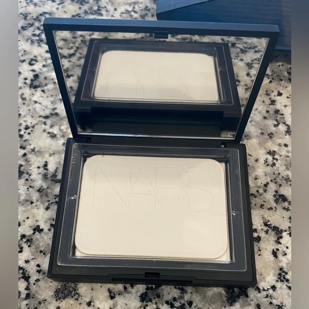 NARS Light Reflecting Pressed Setting Powder Translucent Crystal BEST SELLING - Picture 2 of 11